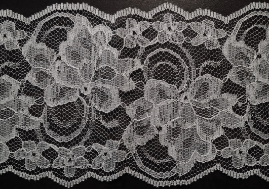 4" White Floral Lace / Sold by the roll - 10 yards